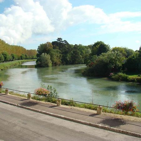 A La Belle Dame Hotel Nogent-sur-Seine Buitenkant foto