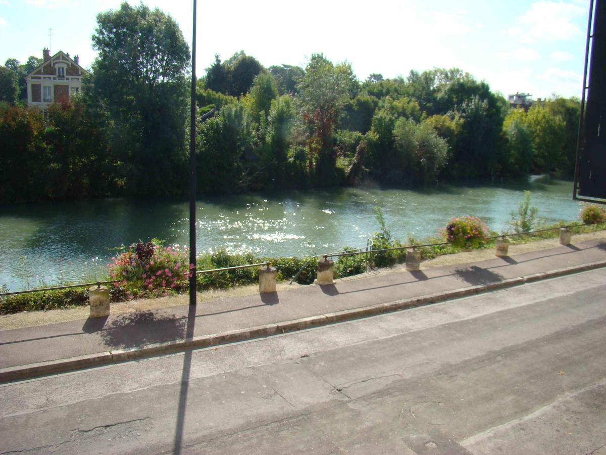A La Belle Dame Hotel Nogent-sur-Seine Buitenkant foto
